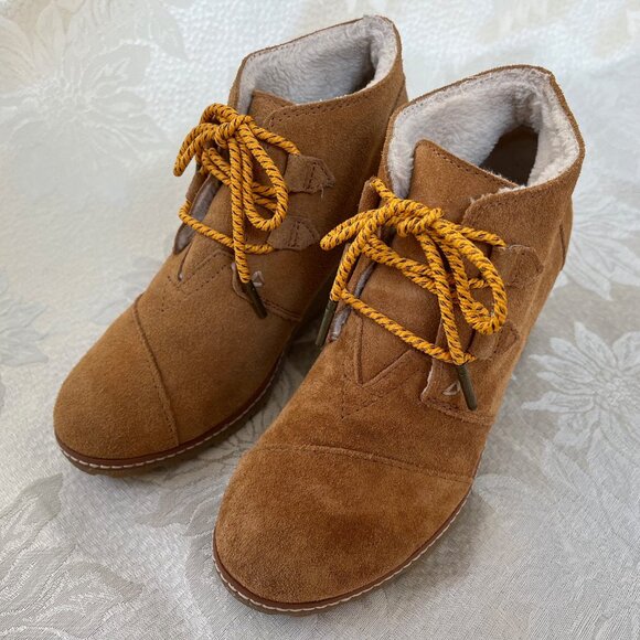 TOMS Shearling Lined Desert Suede Leather Wedge Booties Lace Up Boots 6.5 / 6 - Picture 5 of 16